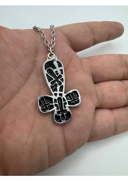 Iç Içe Haç Desen Kolye – Metal Zincirli, Gotik & Unisex Takı