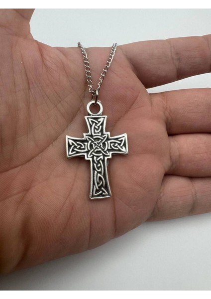 Kelt Sembolü Haç Desen Unisex Kolye – Metal Zincirli, Antik & Gotik Takı