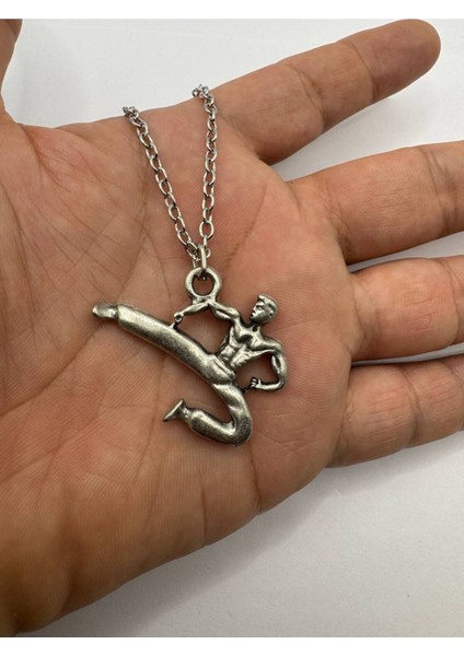 Kung Fu Dövüş Sanatı Desen Unisex Kolye – Metal Zincirli, Enerji ve Disiplin Sembolü