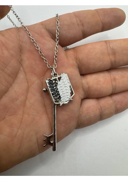 Attack On Titan Wings Of Liberty & Anahtar Desen Kolye – Metal Zincirli Çift Desen Anime Takı