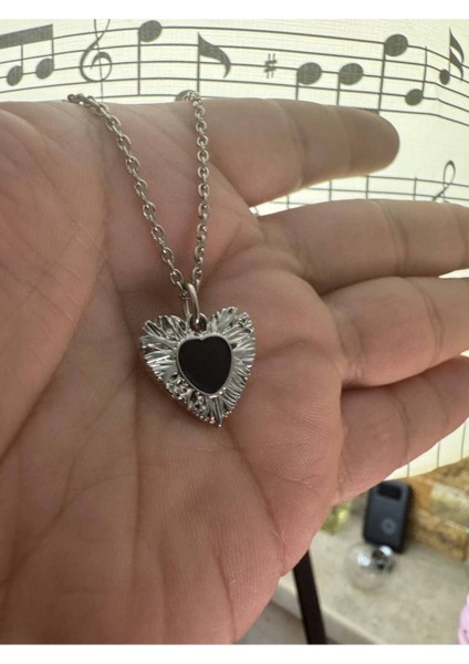 Siyah Taşlı Kalp Desen Kadın Kolye – Gotik Zarafet, Metal Zincirli