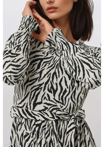 Kadın Baskılı Bisiklet Yaka Dokulu ve Kuşaklı Modest Elbise Black