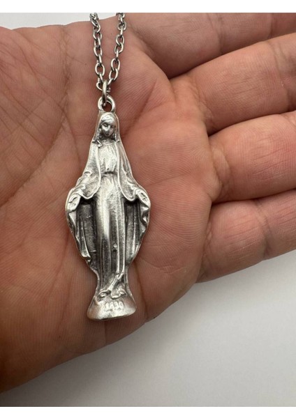 Antik Meryem Ana Desen Unisex Kolye – Metal Zincirli, Dini & Vintage Metal Takı