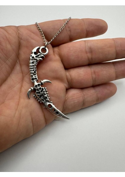 Boynuzlu Hançer Desen Kolye – Metal Zincirli Zamak Kaplama Gotik Unisex Takı