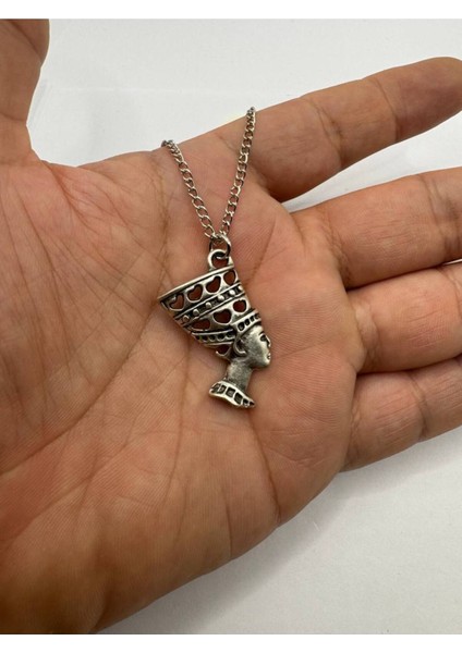 Queen Of The Nile – Kleopatra Desen Unisex Kolye (Metal Zincirli)