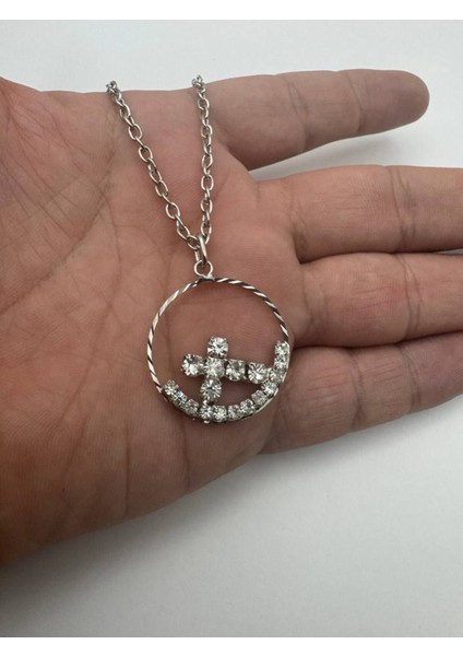 Haç Desen Yuvarlak Taşlı Unisex Kolye – Metal Zincirli, Metal Gotik ve Alternatif Takı