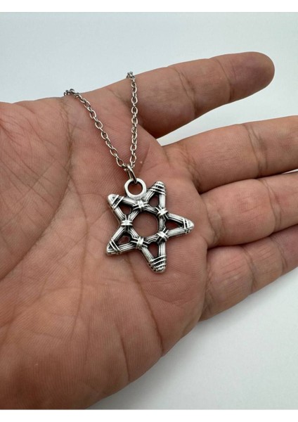 Yıldız Desen Vintage Kolye – Unisex Metal Takı, Metal Zincirli Retro & Gotik Stil