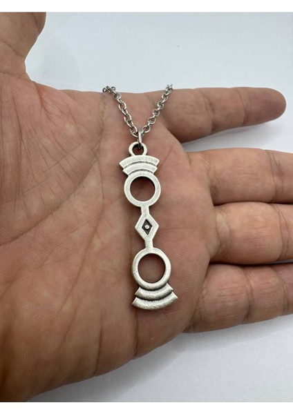 Mystic Loop – Atiye Sembolü Desen Unisex Kolye (Metal Zincirli)