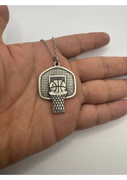Basketbol Topu ve Pota Desen Kolye – Gümüş Renk Spor Temalı Unisex Takı