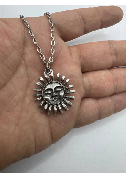 Gülen Surat Güneş Desen Unisex Kolye | Metal Zincirli Neşeli Tasarım