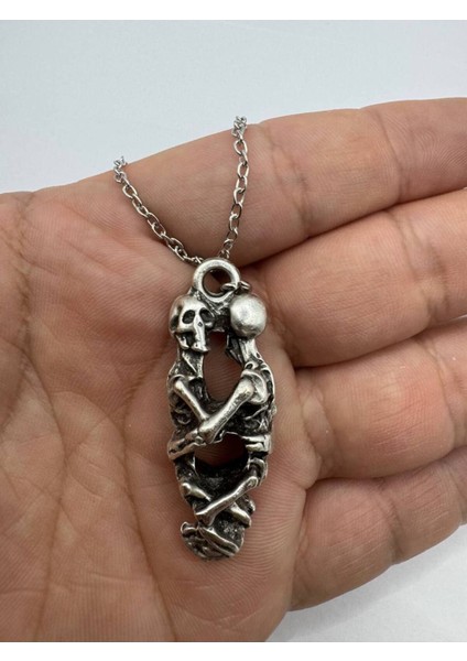 Sarılmış Iskeletler Desen Unisex Kolye | Gotik Tasarım | Metal Zincirli