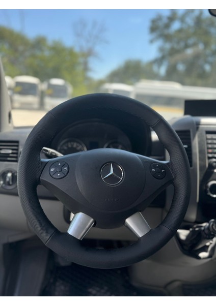 Dikişli Direksiyon Kılıfı Siyah Deri Noktalı Deri Siyah Dikişli Mercedes Yeni Sprinter