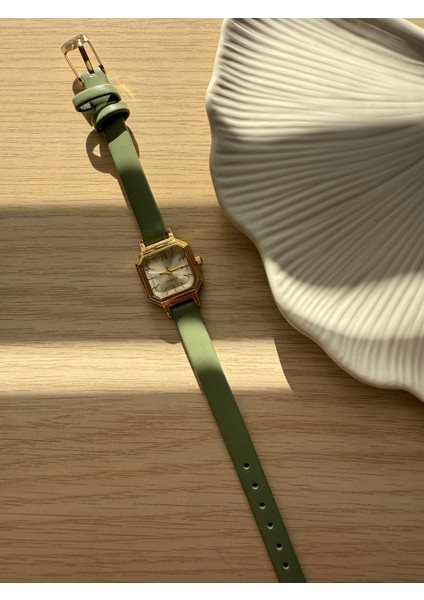 Retro Minimal Deri Kordon Vintage Kadın Kol Saati Minik Kare fiyatları