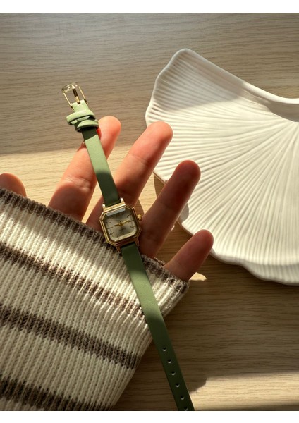 Retro Minimal Deri Kordon Vintage Kadın Kol Saati Minik Kare