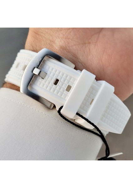 DK.1.10675.4 Beyaz Silikon Kordonlu Ikonik Metalik Tasarım Takvimli Erkek Kol Saati fırsatları