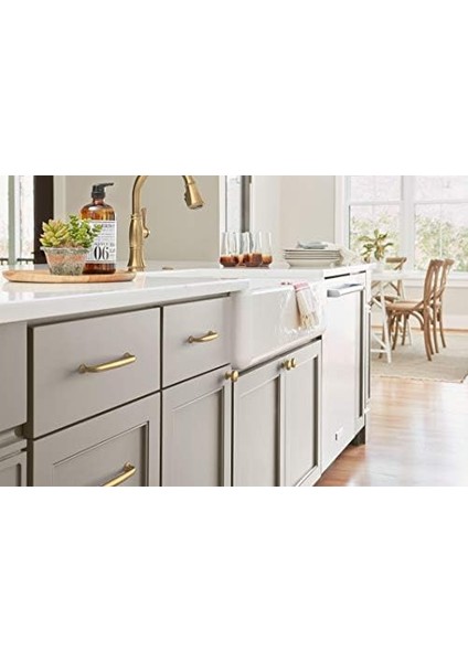 | Dolap Çekme | Şampanya Bronz | 5-1/16 Inç (128 Mm) Merkezden Merkeze | Ünlü | 1 Paket | Çekmece Çekme | Dolap Kolu | Dolap Donanımı modelleri