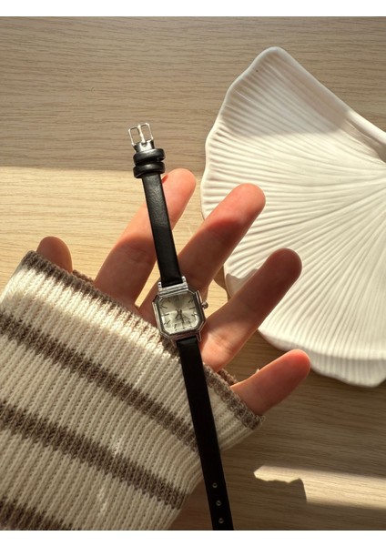 Retro Minimal Deri Kordon Vintage Kadın Kol Saati Minik Kare