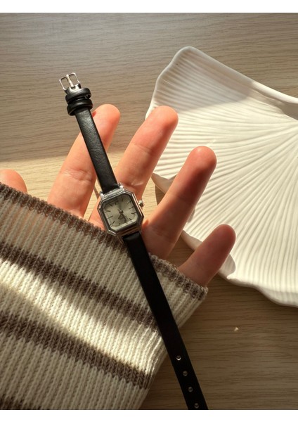 Retro Minimal Deri Kordon Vintage Kadın Kol Saati Minik Kare fırsatları