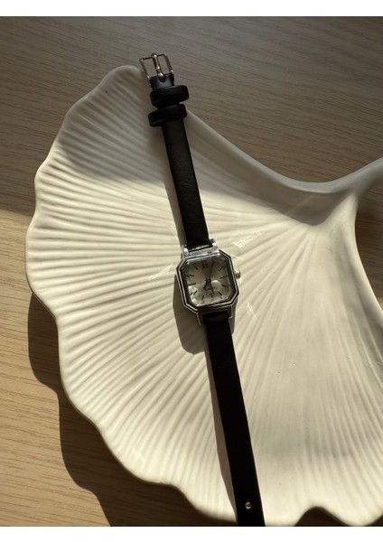 Retro Minimal Deri Kordon Vintage Kadın Kol Saati Minik Kare