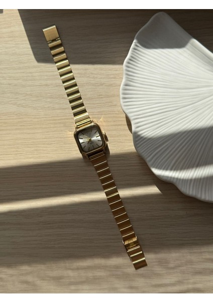 Retro Minimal Metal Kordon Vintage Kadın Kol Saati fırsatları