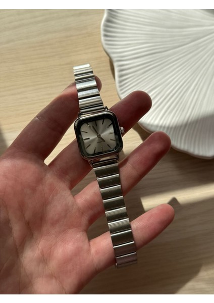 Retro Minimal Metal Kordon Vintage Kadın Kol Saati fiyatları