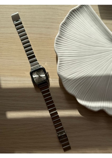 Retro Minimal Metal Kordon Vintage Kadın Kol Saati