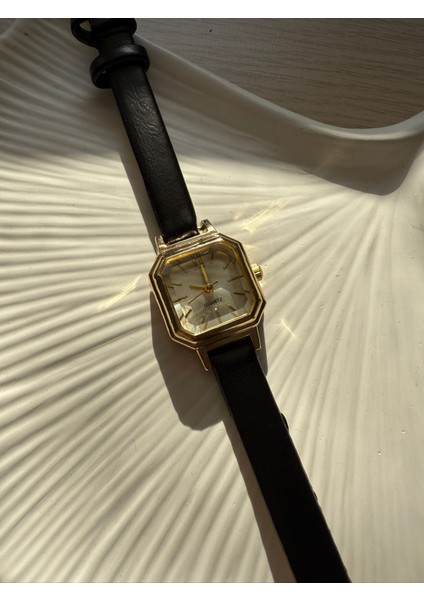 Retro Minimal Deri Kordon Vintage Kadın Kol Saati fırsatları