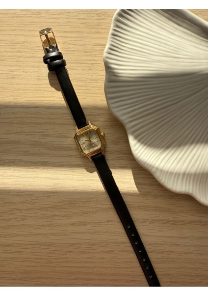 Retro Minimal Deri Kordon Vintage Kadın Kol Saati