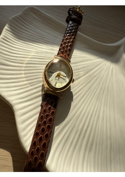 Retro Minimal Deri Kordon Vintage Kadın Kol Saati Desenli fırsatları