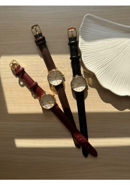 Retro Minimal Deri Kordon Vintage Kadın Kol Saati