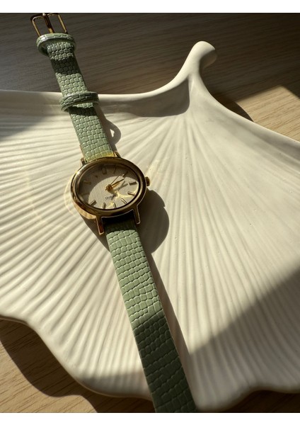 Retro Minimal Deri Kordon Vintage Kadın Kol Saati modelleri