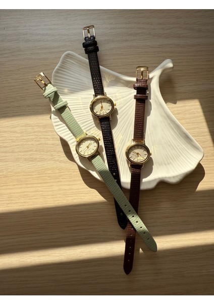 Retro Minimal Deri Kordon Vintage Kadın Kol Saati fırsatları