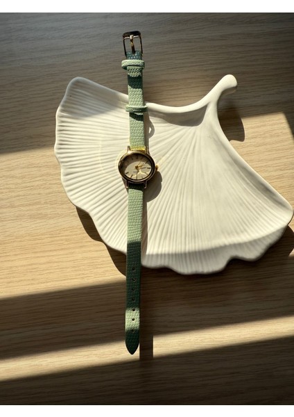 Retro Minimal Deri Kordon Vintage Kadın Kol Saati