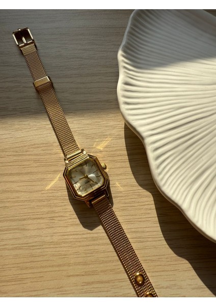 Retro Minimal Hasır Kordon Vintage Kadın Kol Saati fırsatları