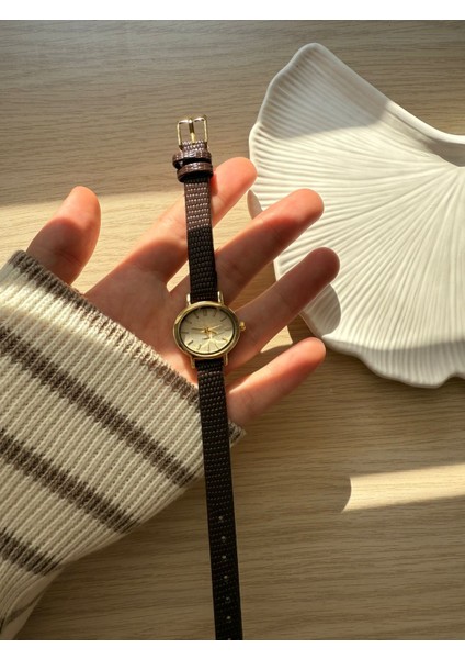 Retro Minimal Deri Kordon Vintage Kadın Kol Saati modelleri