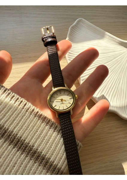 Retro Minimal Deri Kordon Vintage Kadın Kol Saati