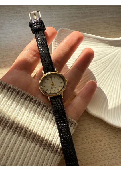 Retro Minimal Deri Kordon Vintage Kadın Kol Saati fırsatları