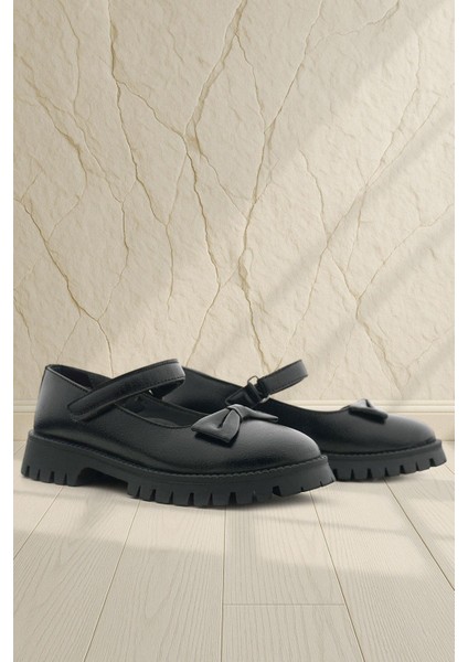 Siyah Kırışık Rugan Kalın Tabanlı Cırtlı Kız Çocuk Babet