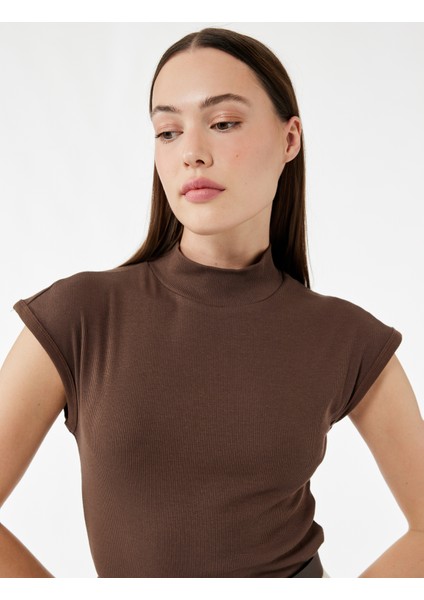 Kolsuz Pamuklu Dik Yaka Tişört