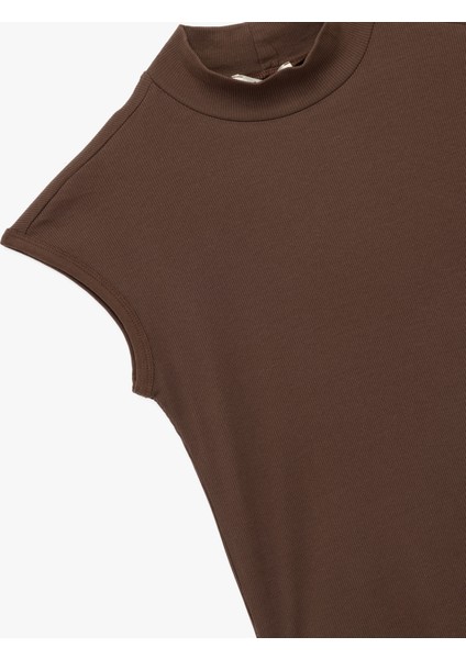 Kolsuz Pamuklu Dik Yaka Tişört indirimleri