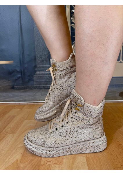 Bot Kadın Bej Rengi Taşlı Bot Parlak Bilek Botları Bağcıklı Rahat ve Şık Altın Taş Sonbahar ve Kış indirimleri