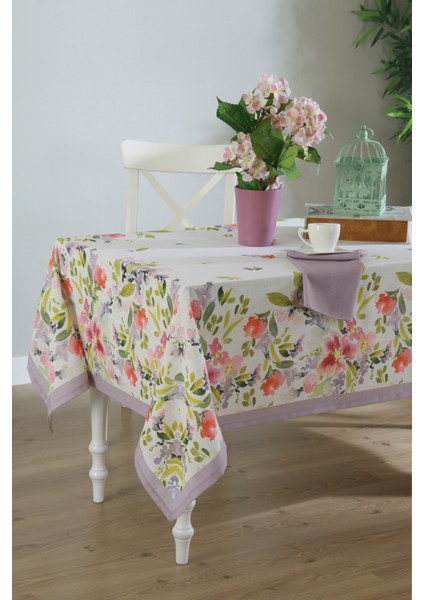 Desenli Masa Örtüsü