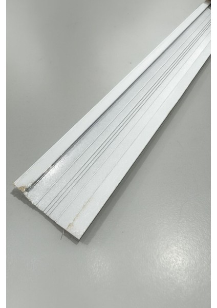 Alüminyum Beyaz Kapı Eşik Profili Parke Kapı Altı Çıtası Yapışkanlı 90 cm fırsatları