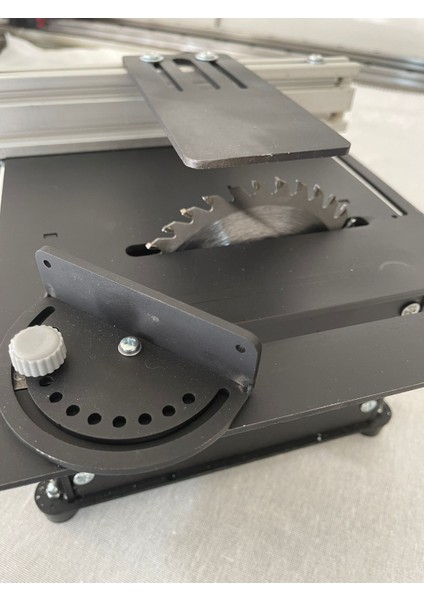 Mini Tezgah Tipi Daire Testere 150W Güç Yüksek Kesim Performansı Ahşap Maket Plastik