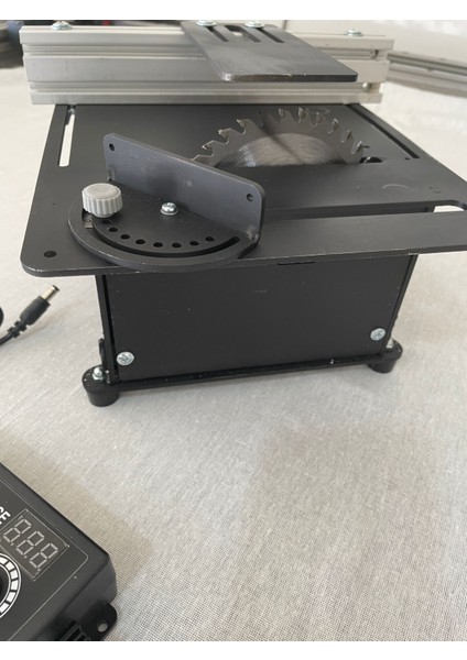 Mini Tezgah Tipi Daire Testere 150W Güç Yüksek Kesim Performansı Ahşap Maket Plastik modelleri