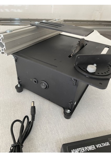 Mini Tezgah Tipi Daire Testere 150W Güç Yüksek Kesim Performansı Ahşap Maket Plastik fırsatları