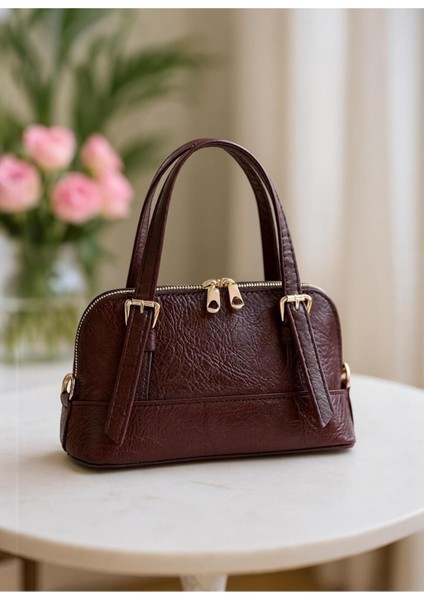 Kadın Bordo Kasko Deri Fermuarlı ve Askılı Baget Çanta