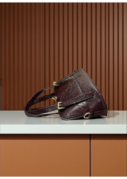 Kadın Bordo Kasko Deri Fermuarlı ve Askılı Baget Çanta modelleri