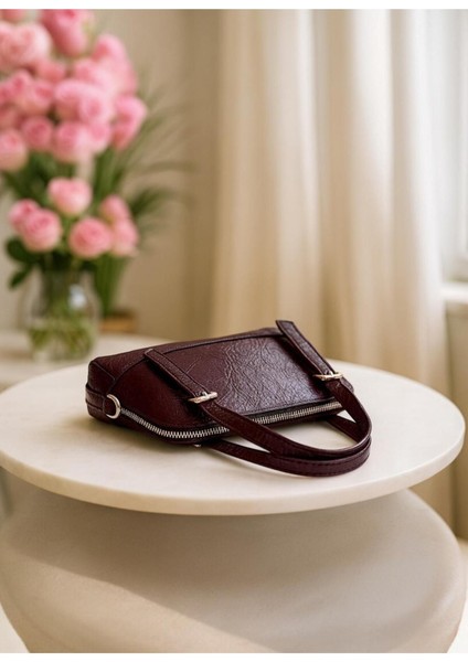 Kadın Bordo Kasko Deri Fermuarlı ve Askılı Baget Çanta fırsatları