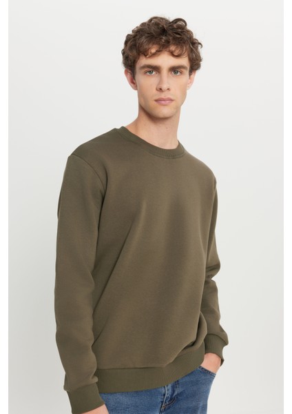 Erkek Haki Standart Fit Normal Kesim Içi Polarlı 3 Iplik Bisiklet Yaka Pamuklu Sweatshirt